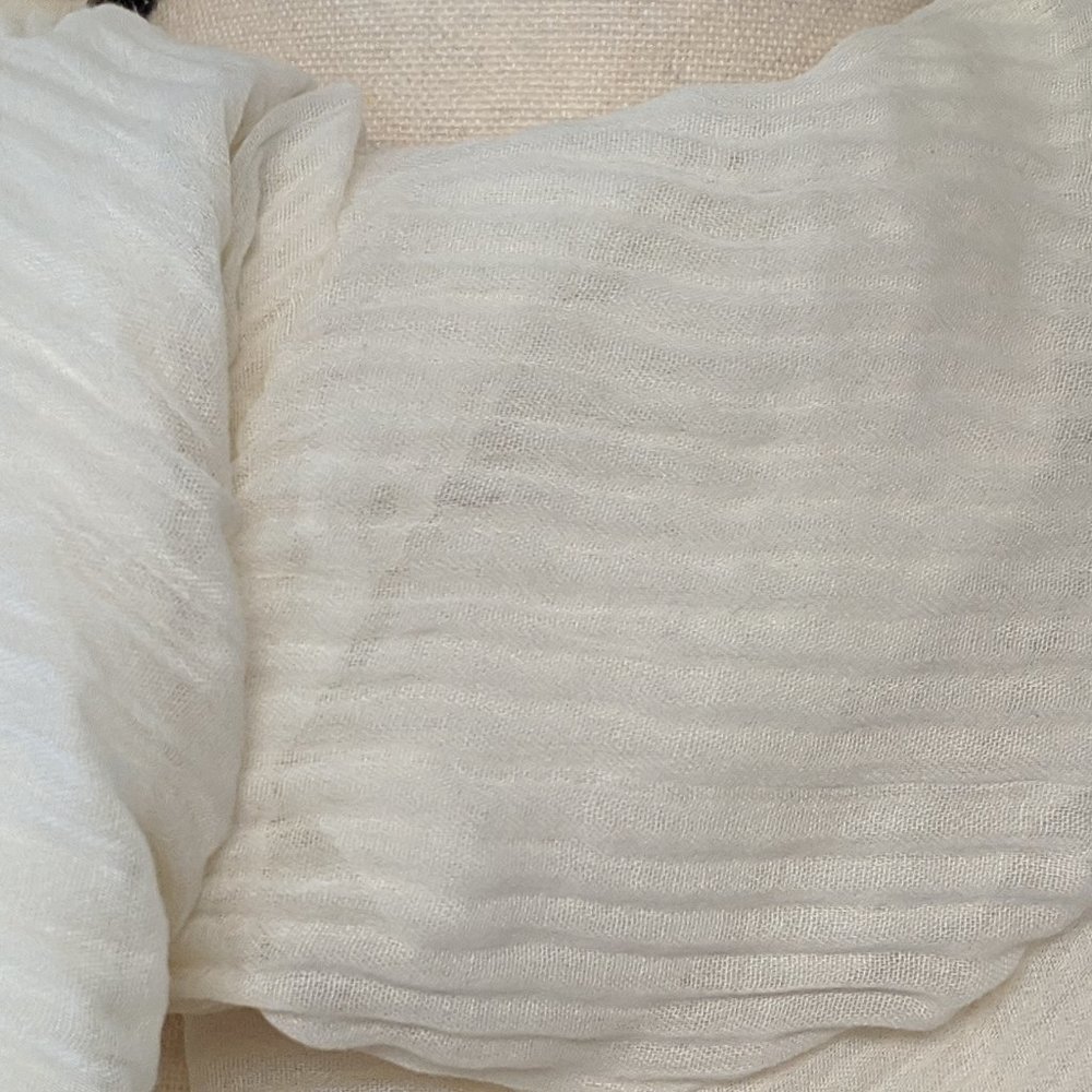 COLLECTION XIIX WHITE CREAM SOFT PLEAT Wrap/Scarf - Picture 3 of 8